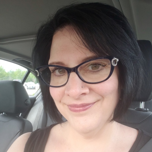 Meet your Posher, Ursula - Picture 1 of 1